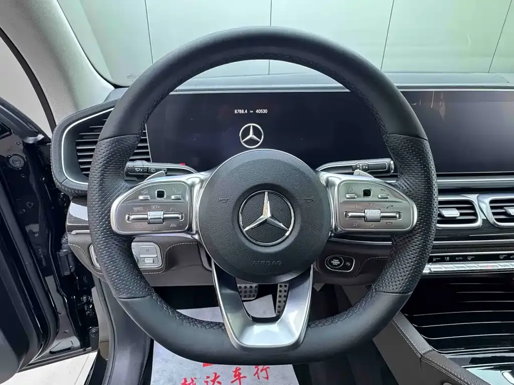 Mercedes-Benz GLS — фото 6