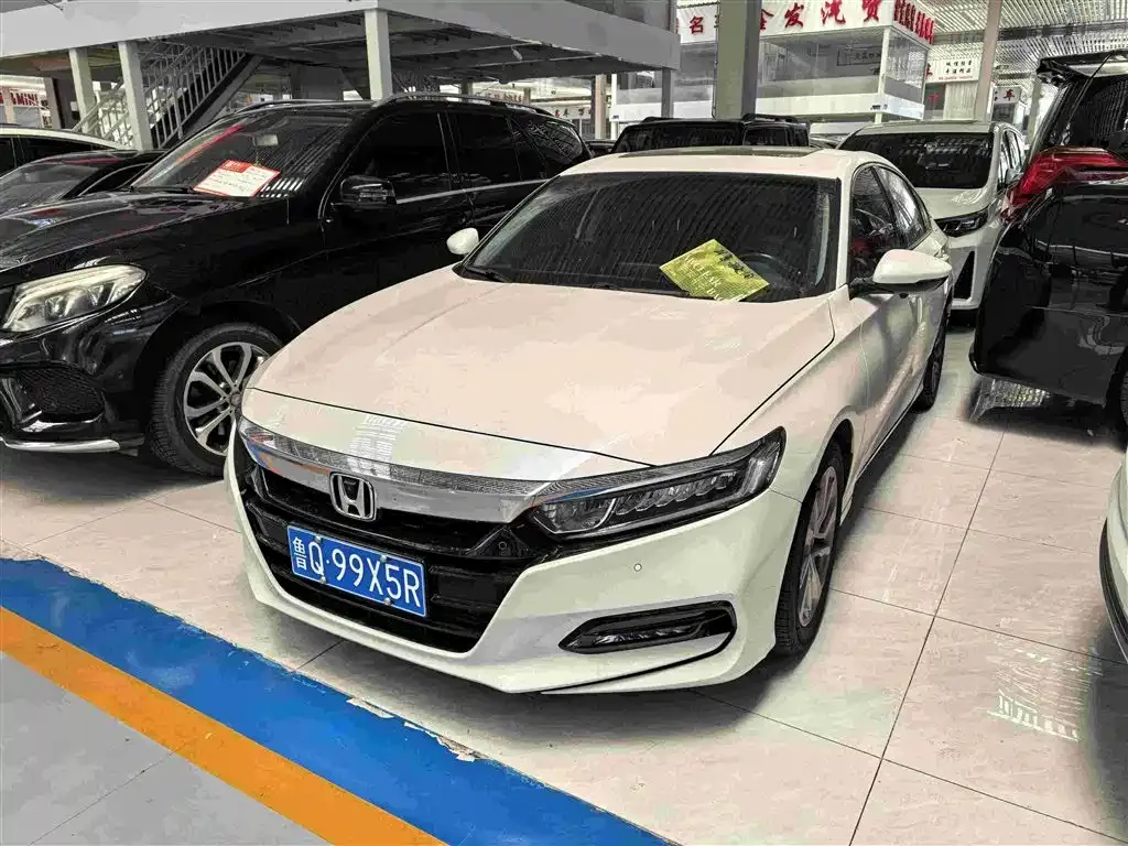Honda Accord — фото 1