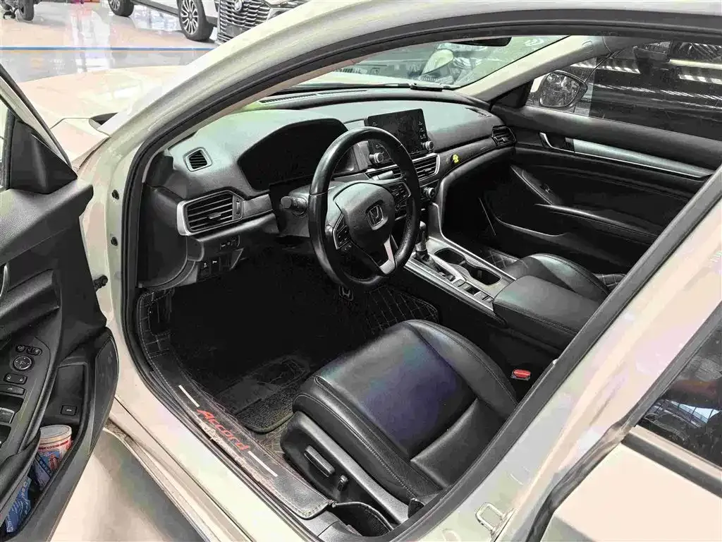 Honda Accord — фото 8