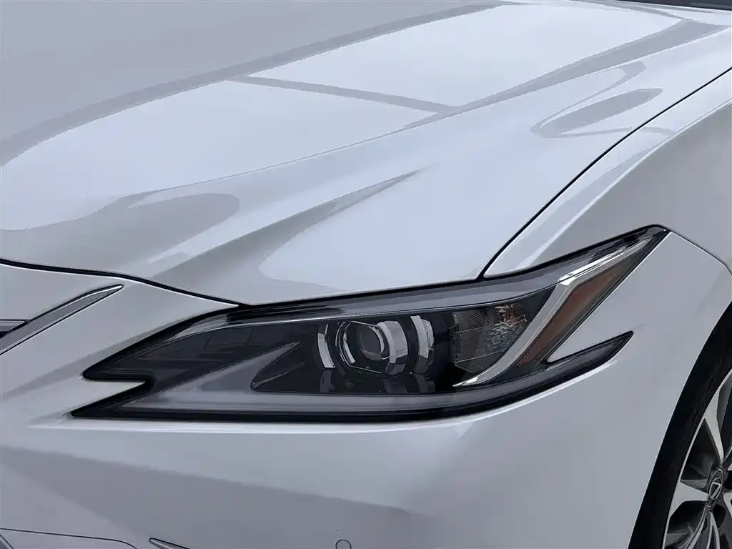Lexus ES — фото 8