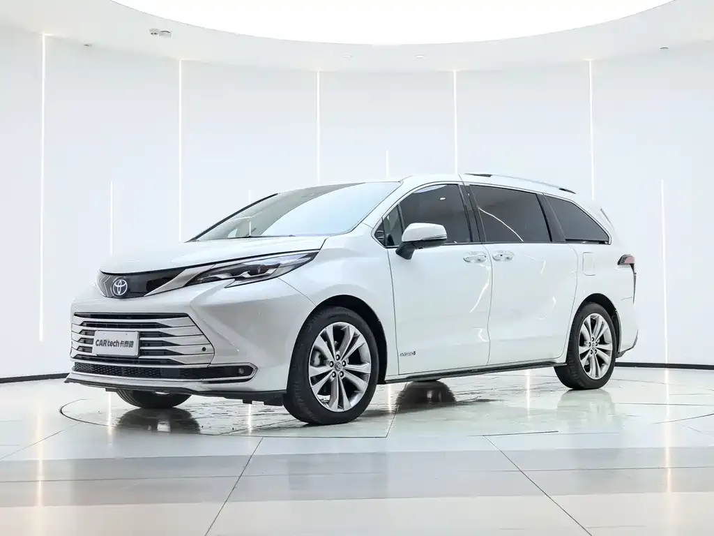 Toyota Sienna — фото 1