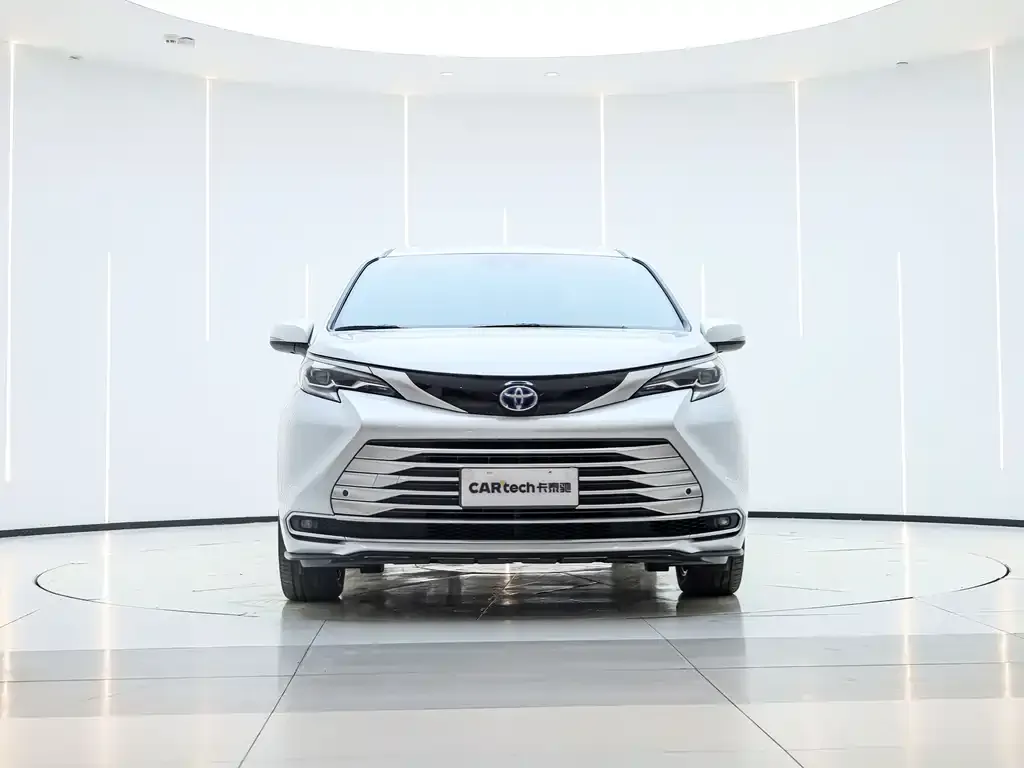 Toyota Sienna — фото 2