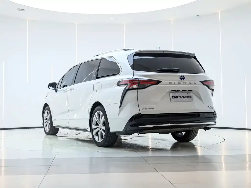 Toyota Sienna — фото 7