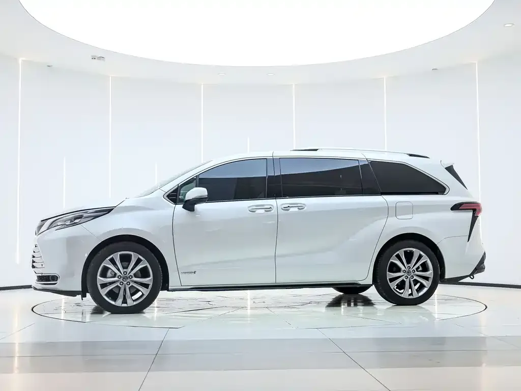 Toyota Sienna — фото 5