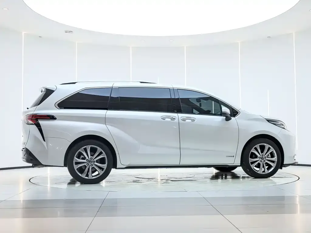 Toyota Sienna — фото 4