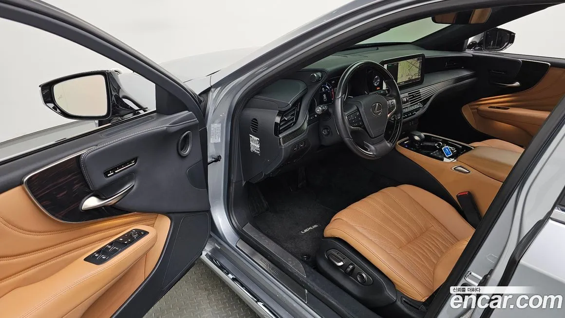 Lexus LS — фото 10