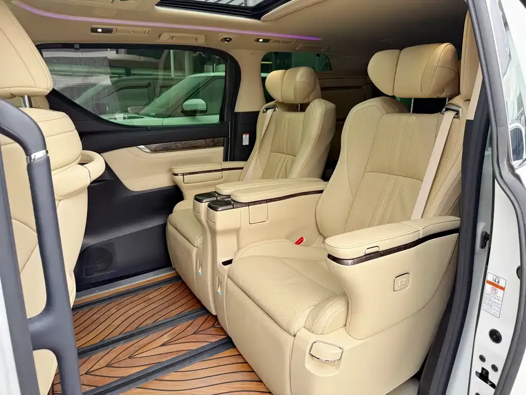 Toyota Vellfire — фото 3