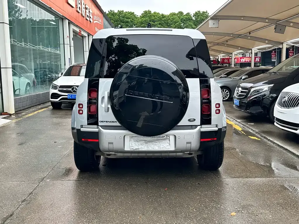 Land Rover Defender — фото 10
