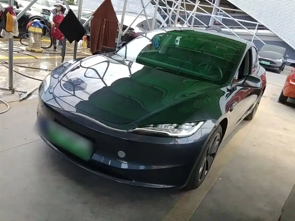 Tesla Model 3 — фото 1