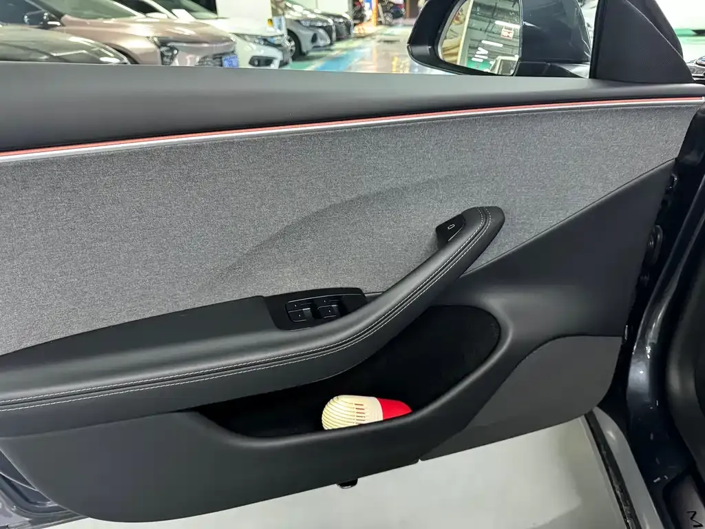 Tesla Model 3 — фото 10