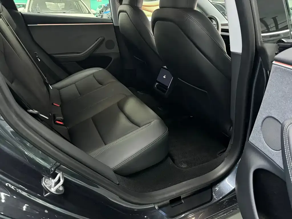 Tesla Model 3 — фото 4