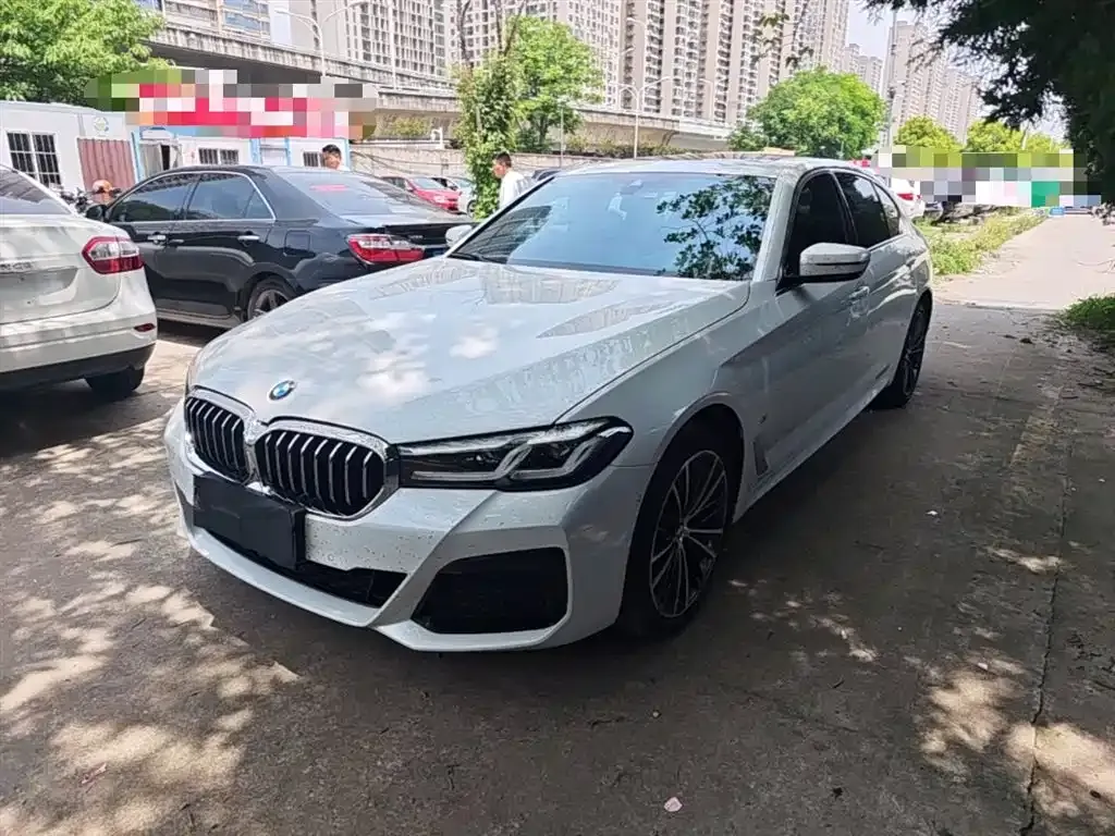 BMW 5 Series — фото 1