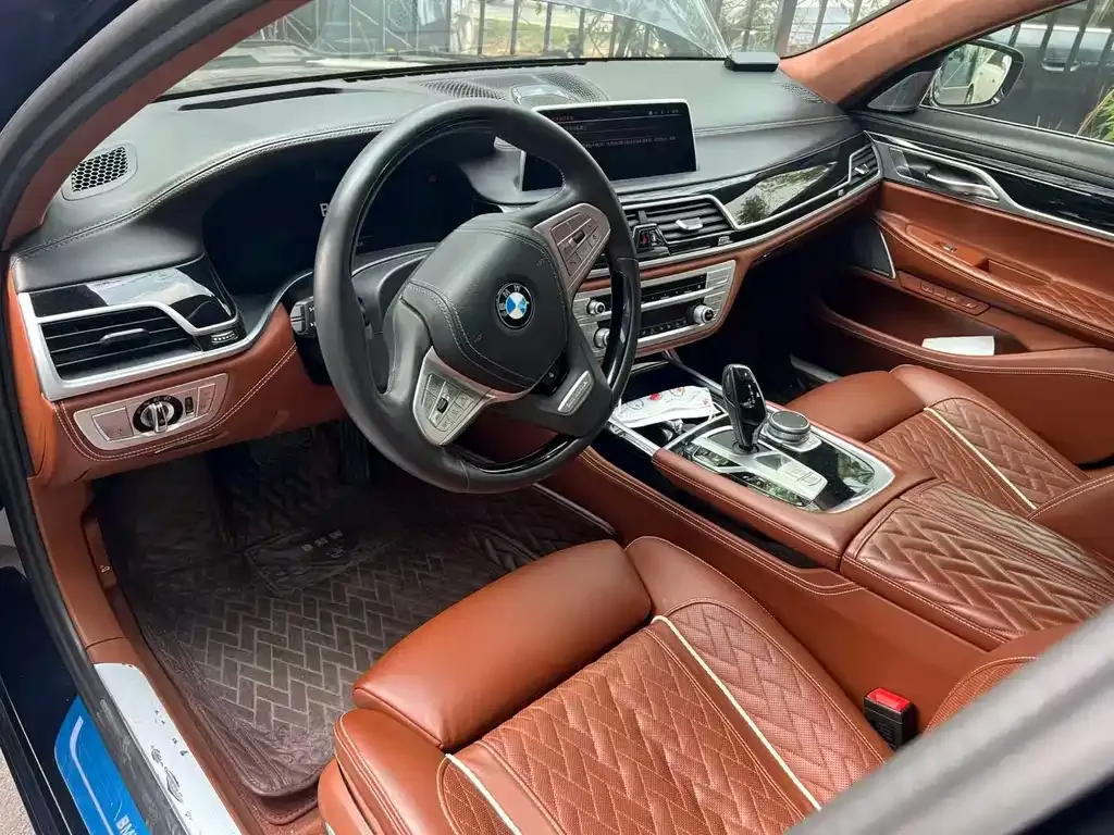 BMW 7 Series — фото 9