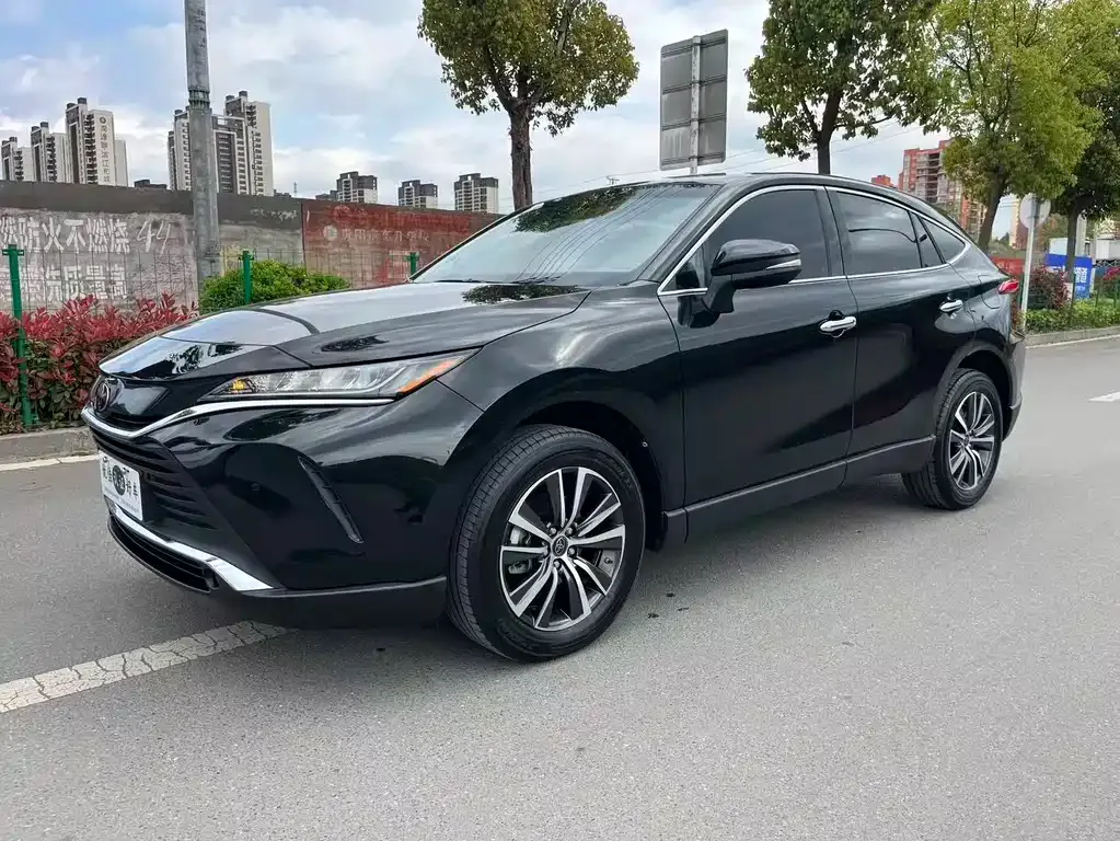 Toyota Harrier — фото 1