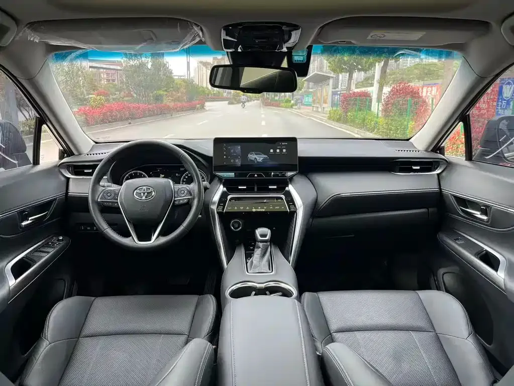 Toyota Harrier — фото 2