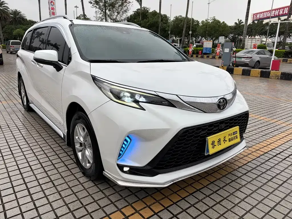Toyota Granvia — фото 6