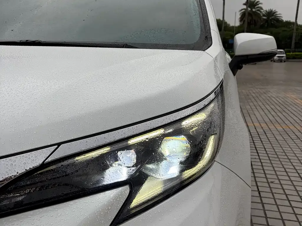 Toyota Granvia — фото 7