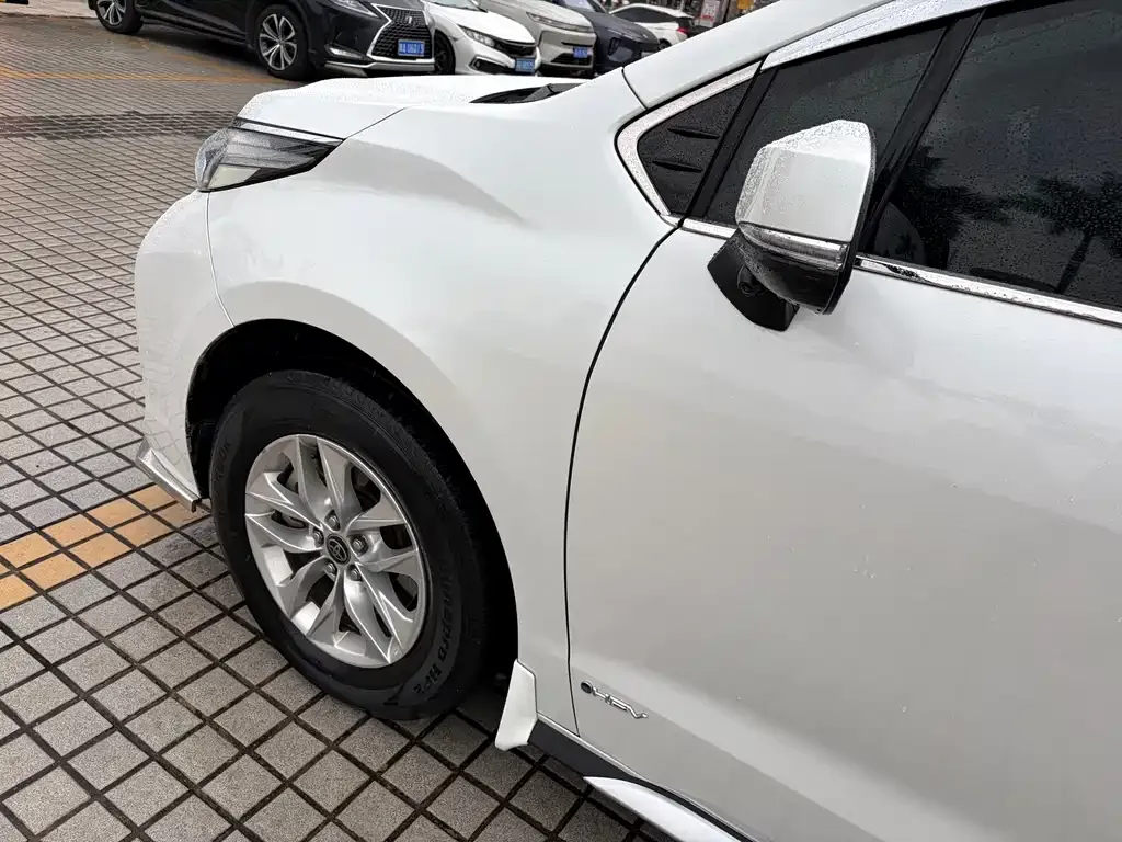 Toyota Granvia — фото 4