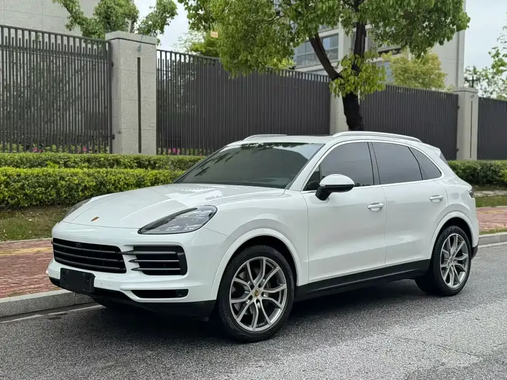 Porsche Cayenne — фото 1