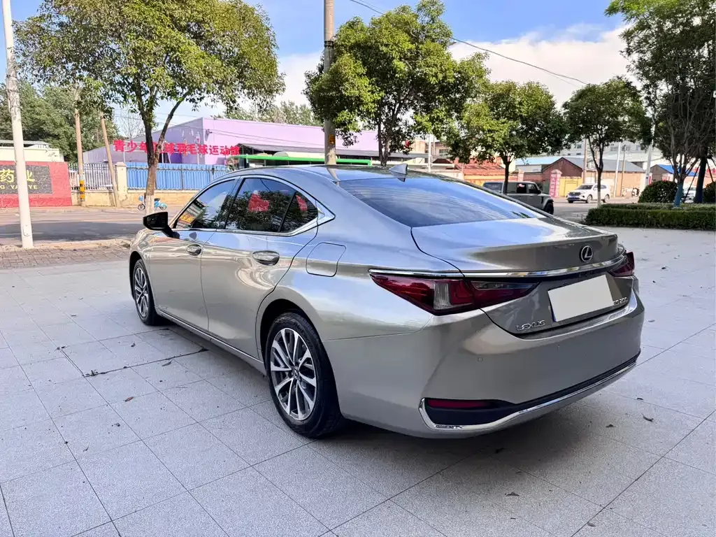 Lexus ES — фото 8