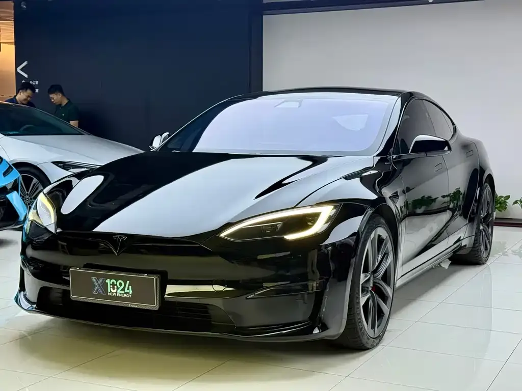 Tesla Model S — фото 1