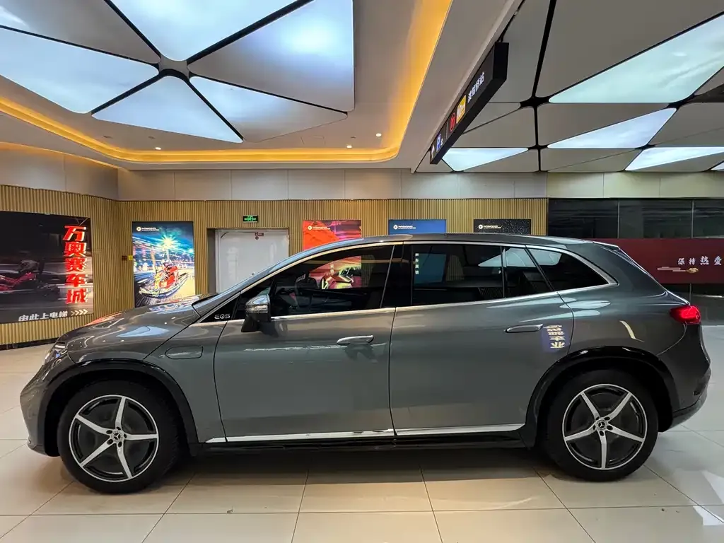 Mercedes-Benz EQS SUV — фото 8