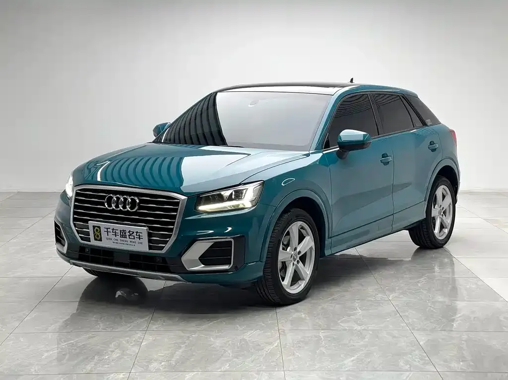 Audi Q2L — фото 1