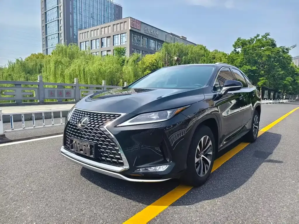 Lexus RX — фото 1