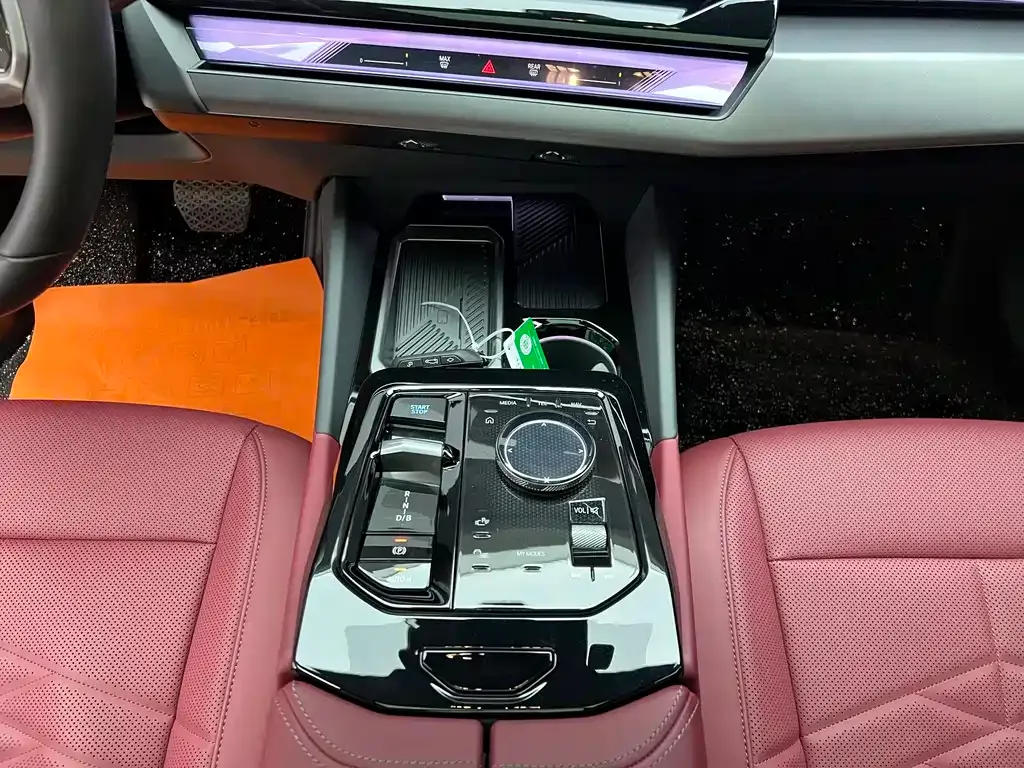 BMW i5 — фото 4