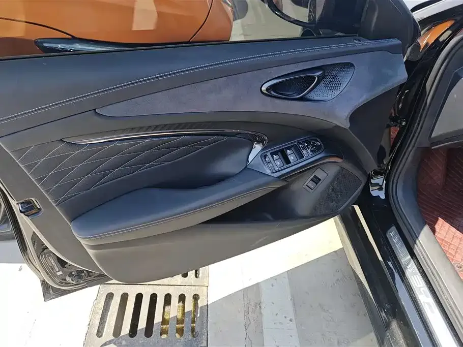 BYD Seal — фото 8