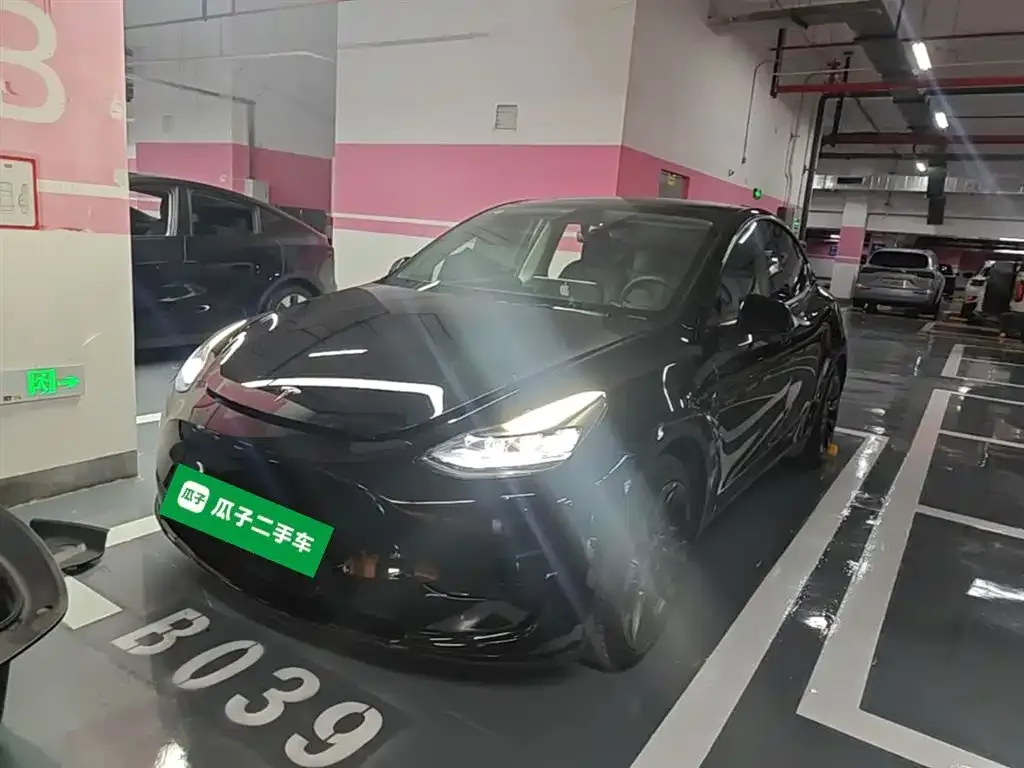 Tesla Model Y — фото 1