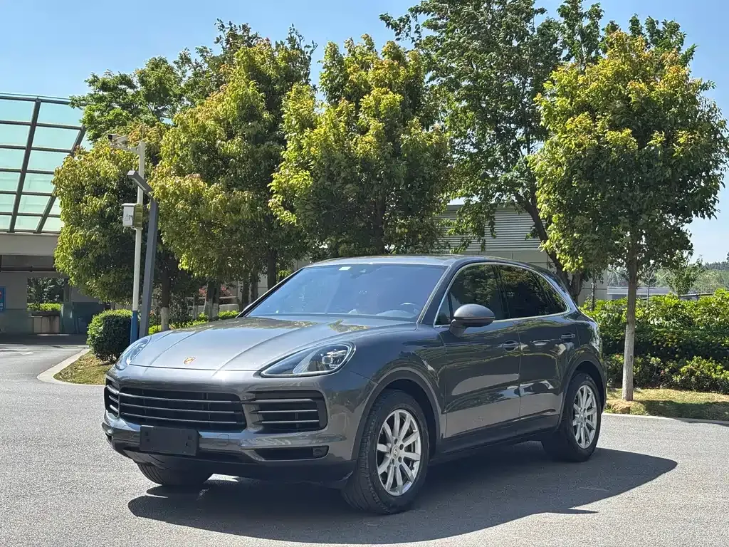Porsche Cayenne — фото 1