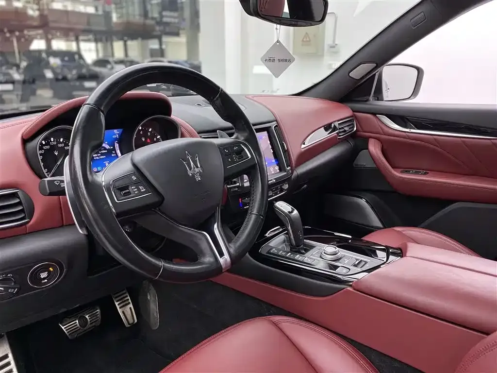 Maserati Levante — фото 10