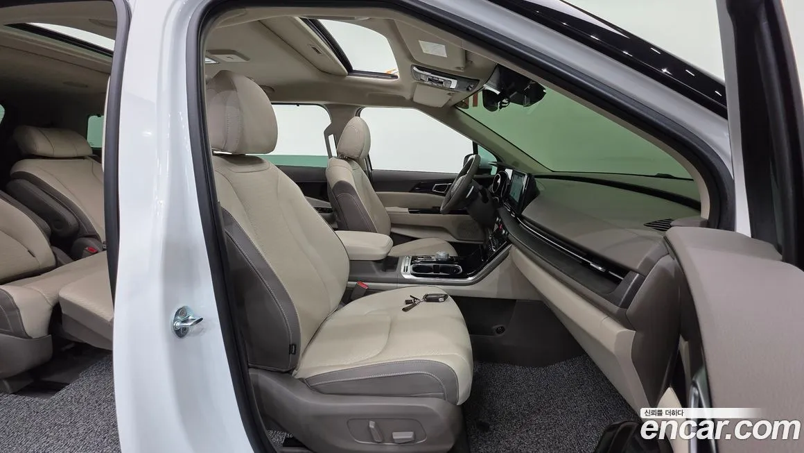 Kia Carnival — фото 10