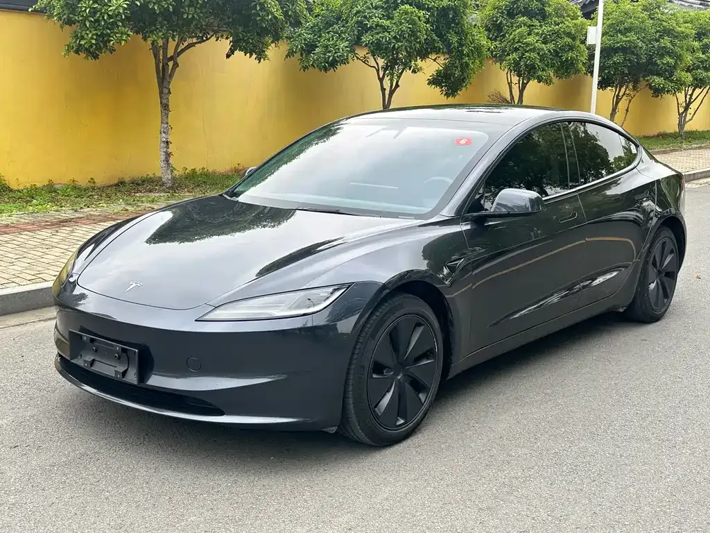 Tesla Model 3 — фото 1