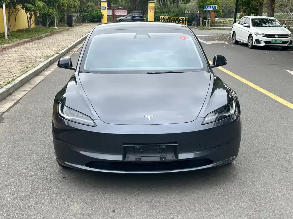 Tesla Model 3 — фото 9