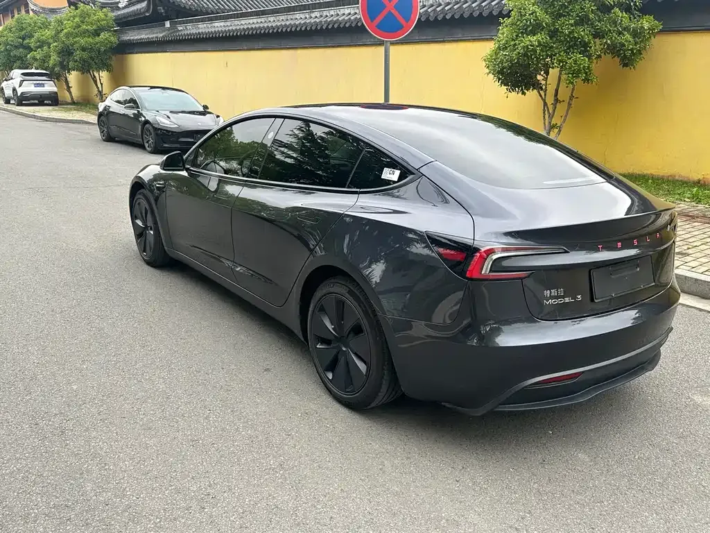 Tesla Model 3 — фото 6