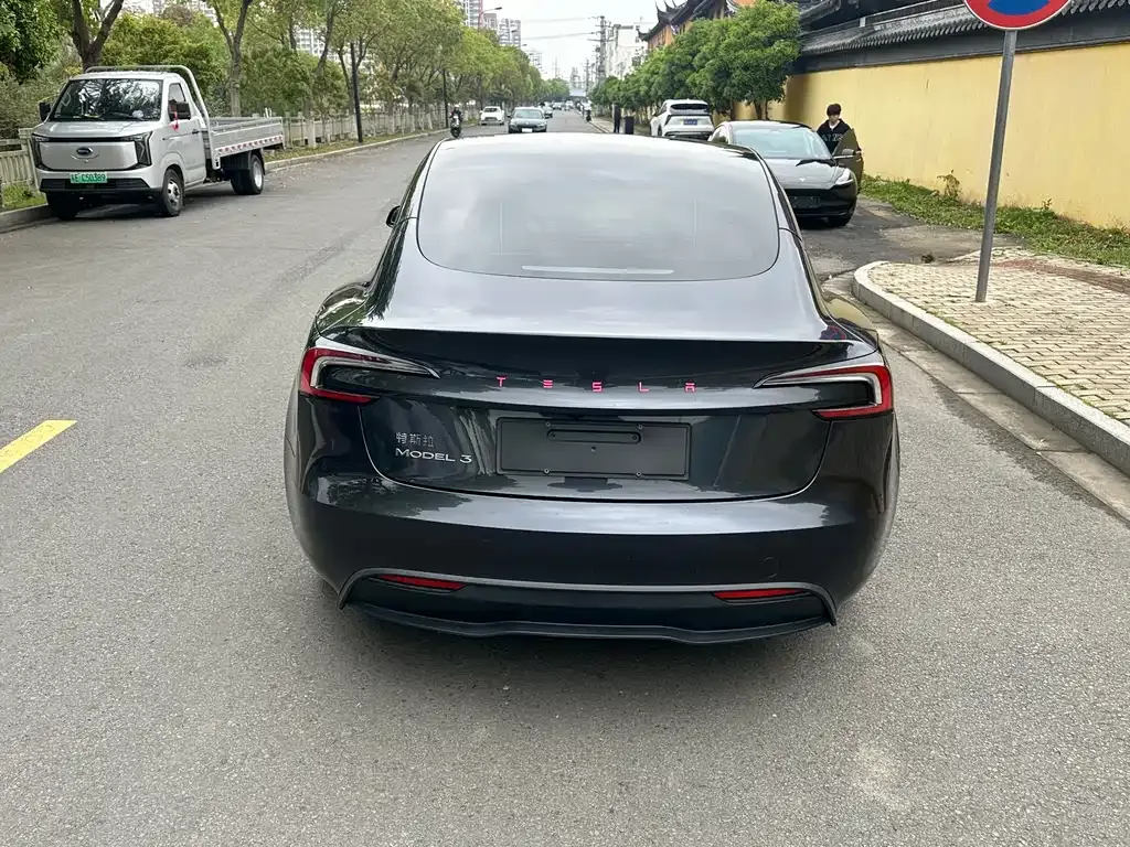 Tesla Model 3 — фото 8