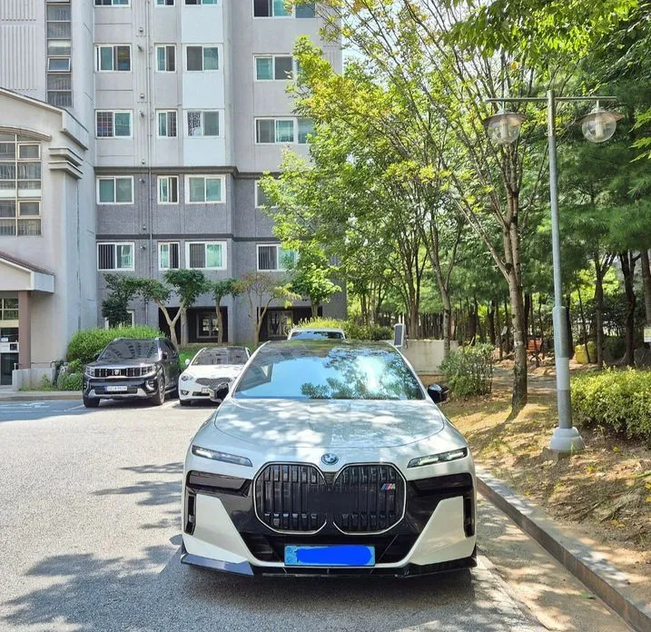 BMW i7 — фото 1