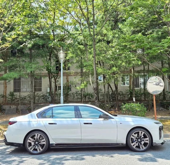 BMW i7 — фото 3