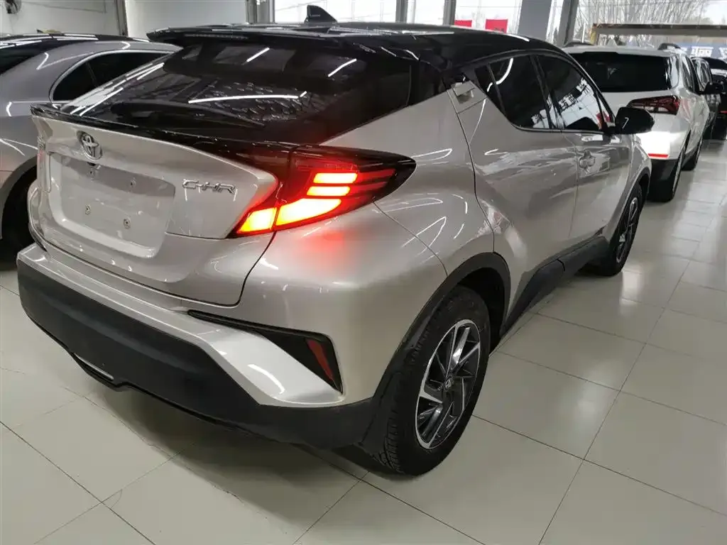 Toyota C-HR — фото 5