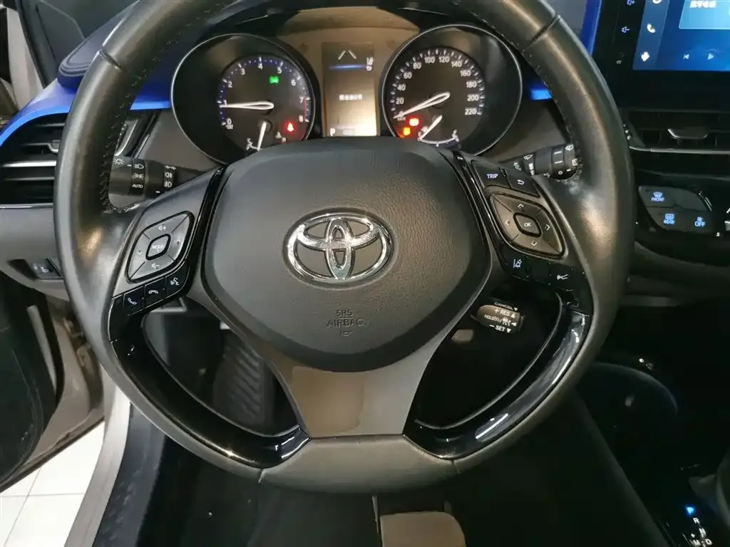 Toyota C-HR — фото 9