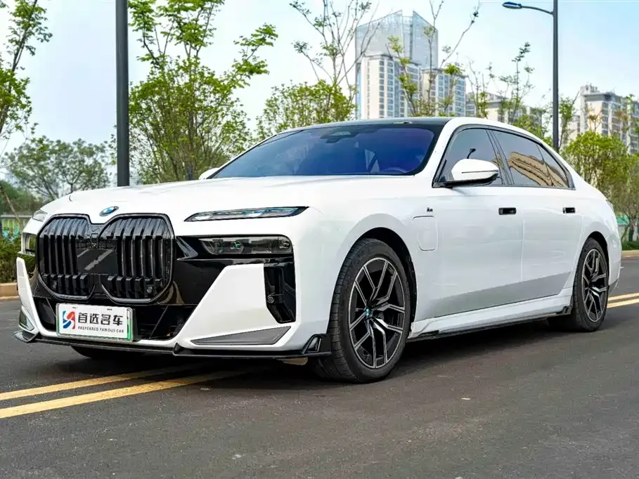 BMW i7 — фото 10