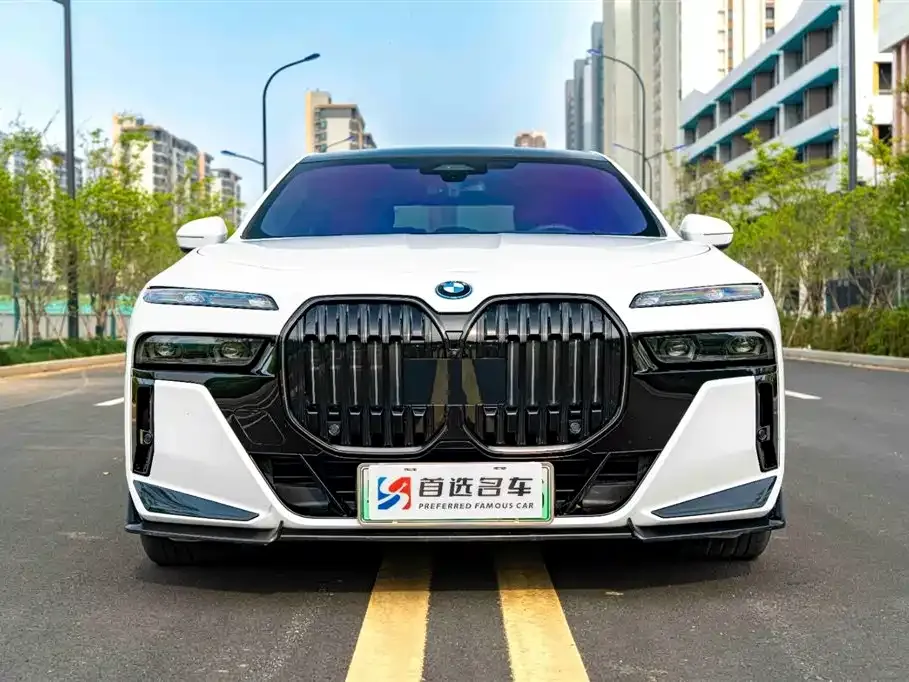 BMW i7 — фото 4