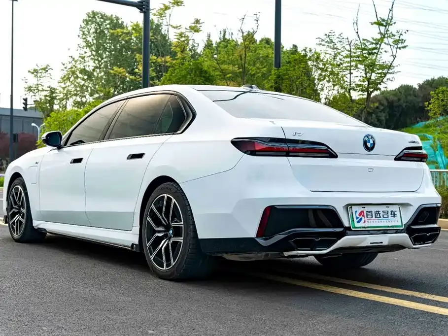 BMW i7 — фото 5