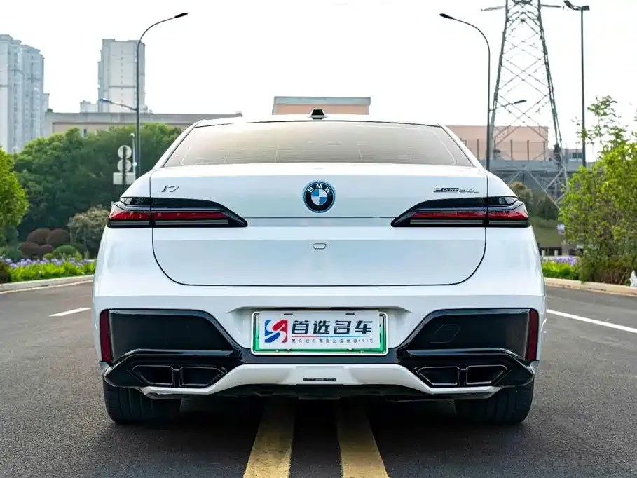 BMW i7 — фото 6