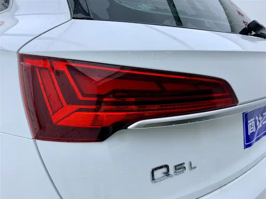 Audi Q5L — фото 10