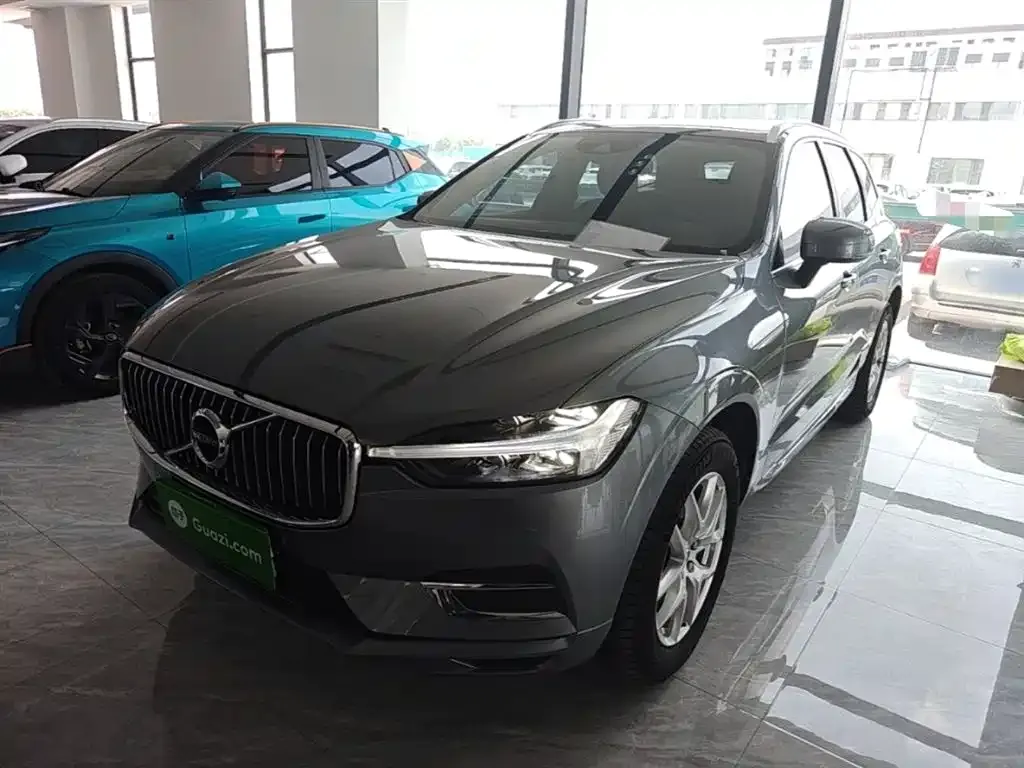 Volvo XC60 — фото 1