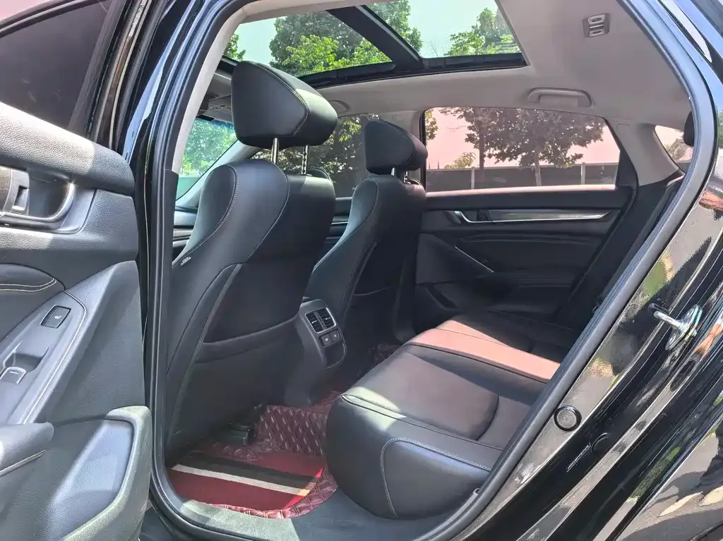 Honda Accord — фото 10
