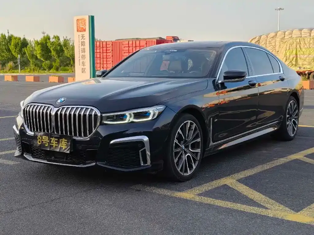 BMW 7 Series — фото 1